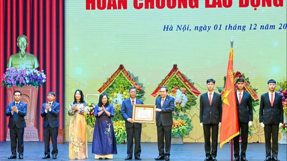 NXB Chính trị quốc gia Sự thật đón nhận Huân chương Lao động hạng Nhất